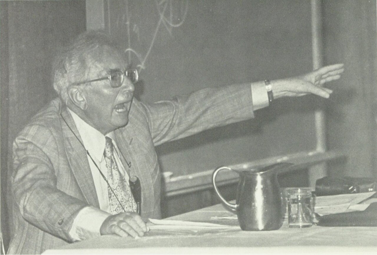 Viktor Frankl dando una conferencia en la Universidad de San Diego, 1972